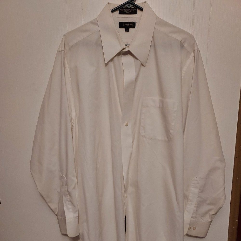 CAMBRIDGE 17 1/2  pit to pit 26 1/2 length 32 EX COND White